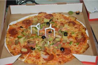 快来铭洋宇通吃Pizza啦！